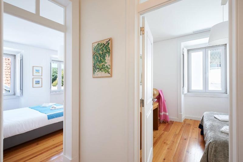Cascais centre bright 65m2 apartment T2 at the perfect location - image 8