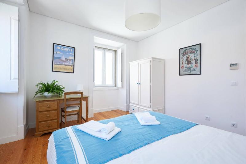 Cascais centre bright 65m2 apartment T2 at the perfect location - image 16