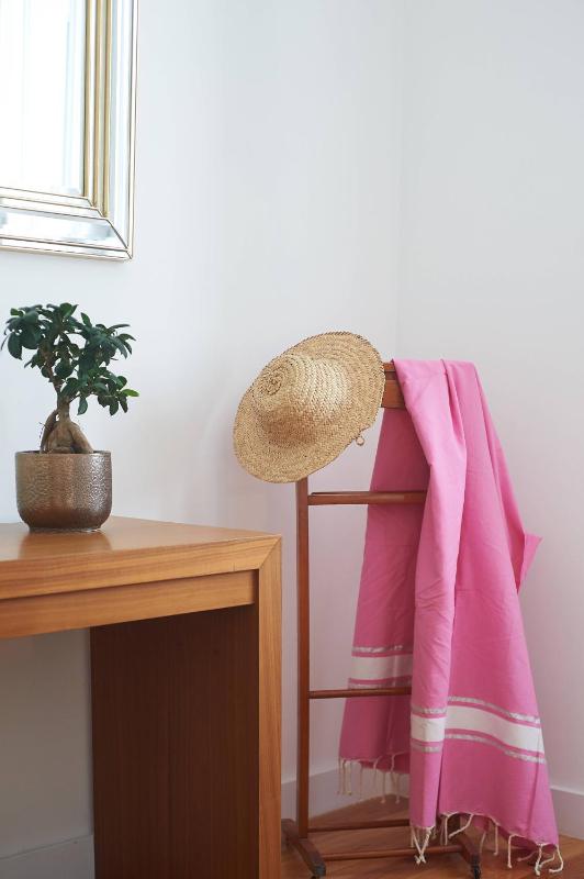 Cascais centre bright 65m2 apartment T2 at the perfect location - image 2