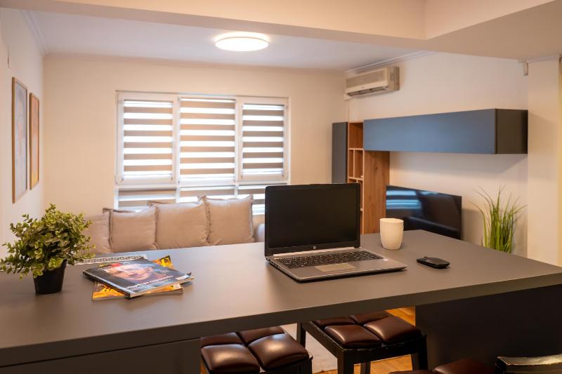 Design apartment with a cosy balcony - image 5
