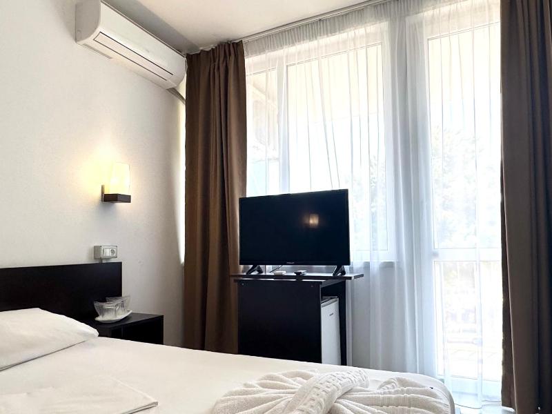 Hotel Azur - image 2