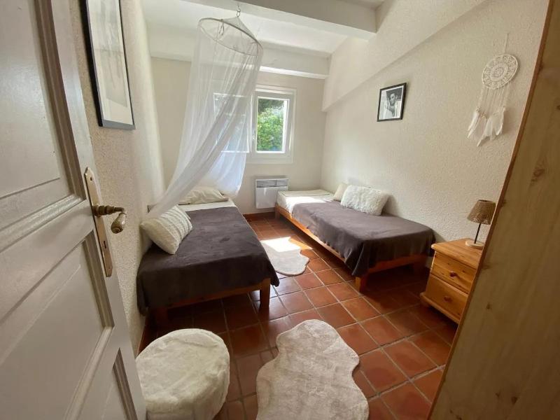 Villa spacieuse à Agde avec piscine et jardin. - image 15