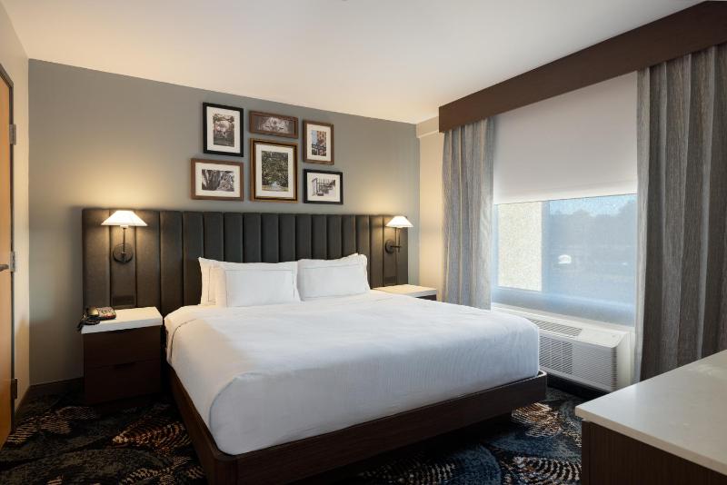 DoubleTree By Hilton Hotel Savannah Airport - image 6
