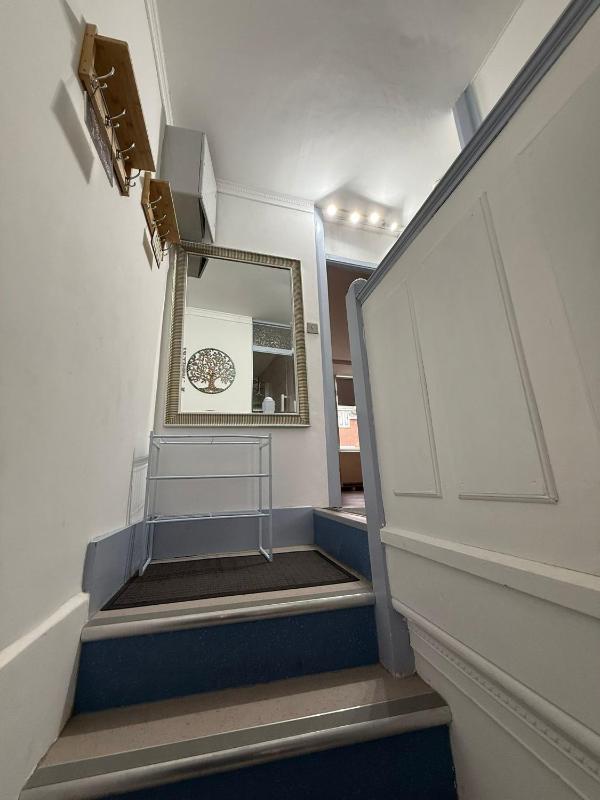 Spacious 4BR for Contractors Groups Families - image 16