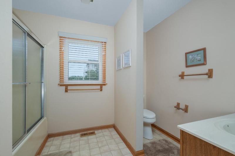 1523 - Moby Vic's - image 13