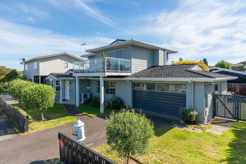 Jacksons - Two Mile Bay Holiday Home - image 1