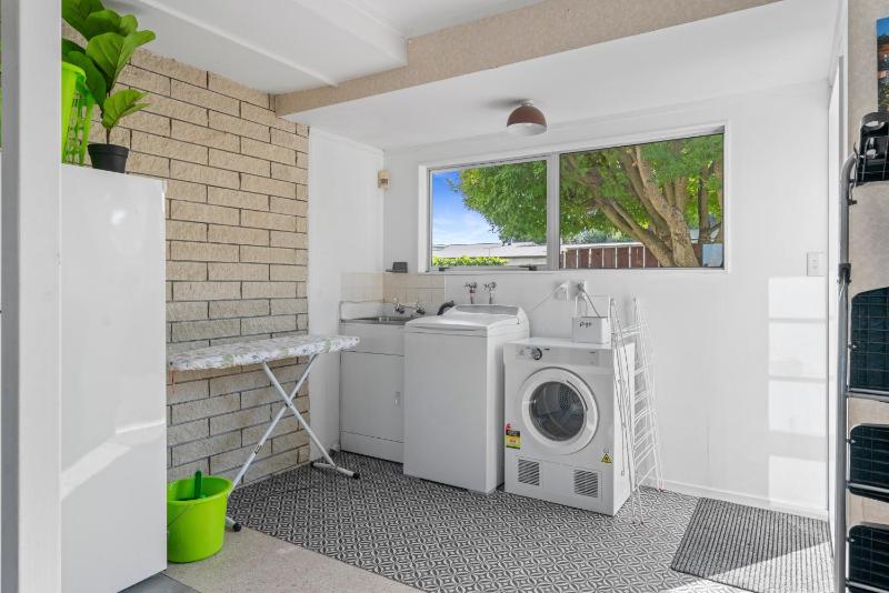 Jacksons - Two Mile Bay Holiday Home - image 8