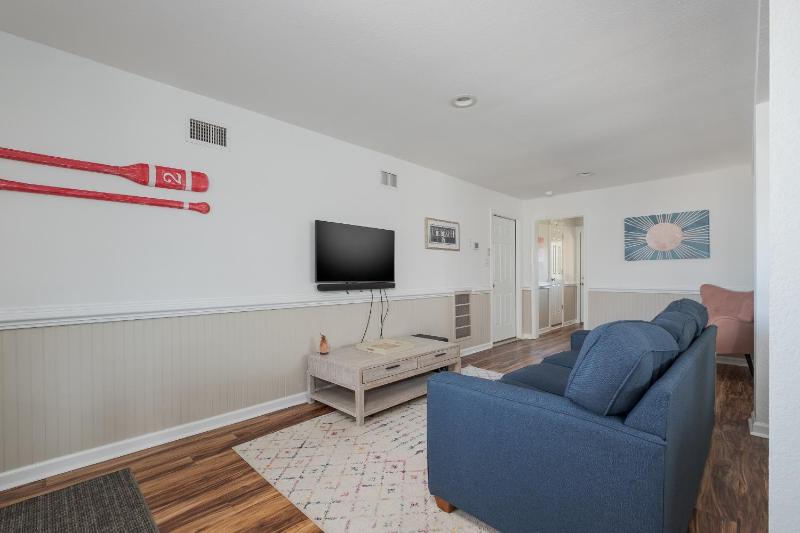 5212B - John and June's Place - image 13
