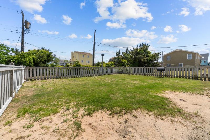 5212B - John and June's Place - image 8