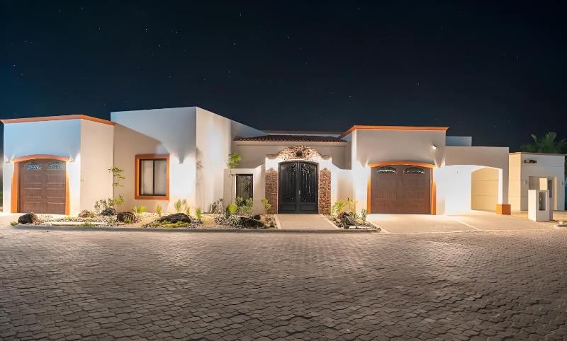 Seaside Hacienda 6 Bedrooms - image 1