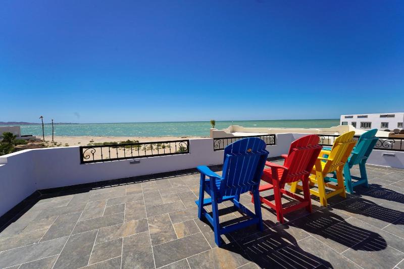 Seaside Hacienda 6 Bedrooms - image 10