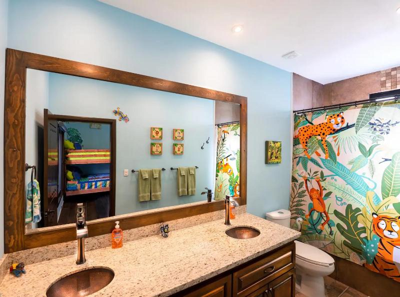Seaside Hacienda 6 Bedrooms - image 32