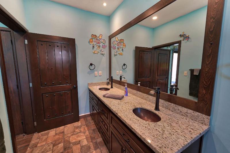 Seaside Hacienda 6 Bedrooms - image 23