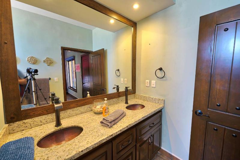Seaside Hacienda 6 Bedrooms - image 26