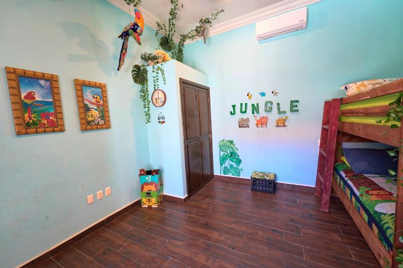 Seaside Hacienda 6 Bedrooms - image 13