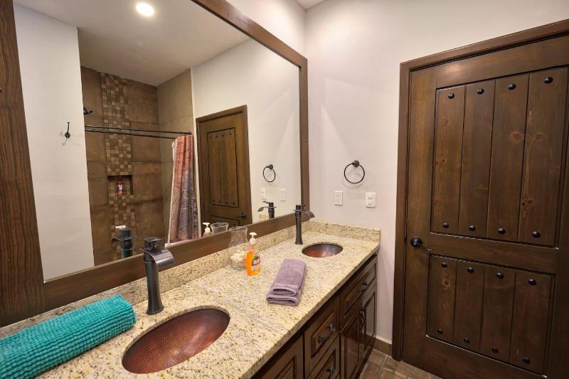 Seaside Hacienda 6 Bedrooms - image 25