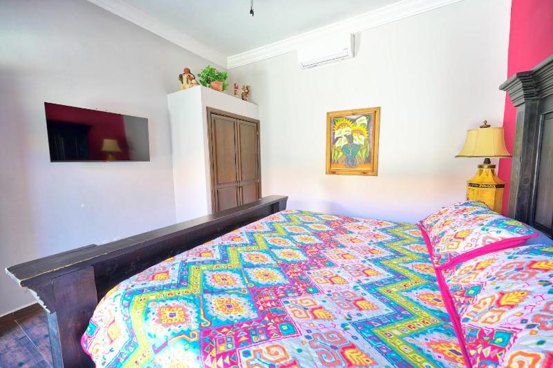 Seaside Hacienda 6 Bedrooms - image 21