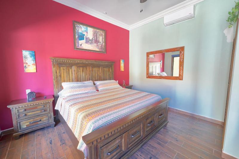 Seaside Hacienda 6 Bedrooms - image 28