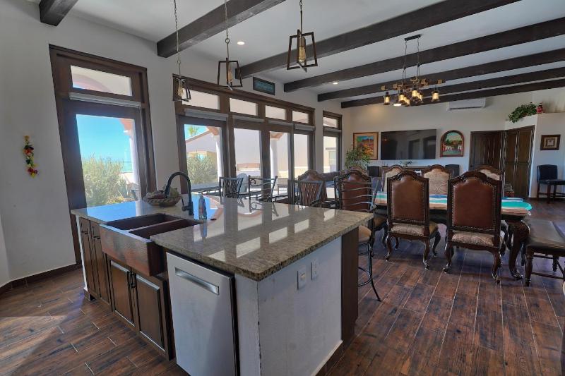 Seaside Hacienda 6 Bedrooms - image 9