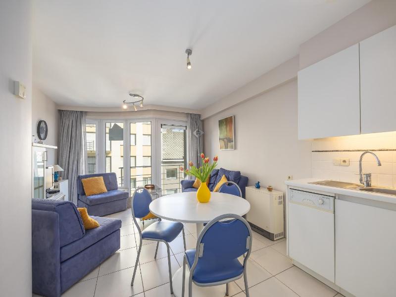 Well-maintained apartment with sea view - image 21