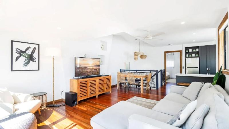 Tropical Escape a Sunshine Beach Retreat - image 8