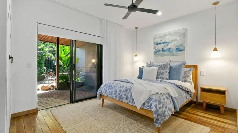 Tropical Escape a Sunshine Beach Retreat - image 10
