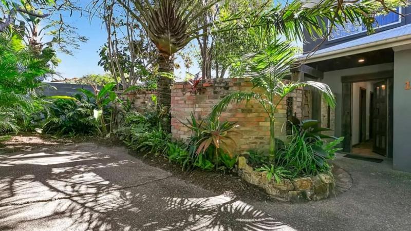 Tropical Escape a Sunshine Beach Retreat - image 15