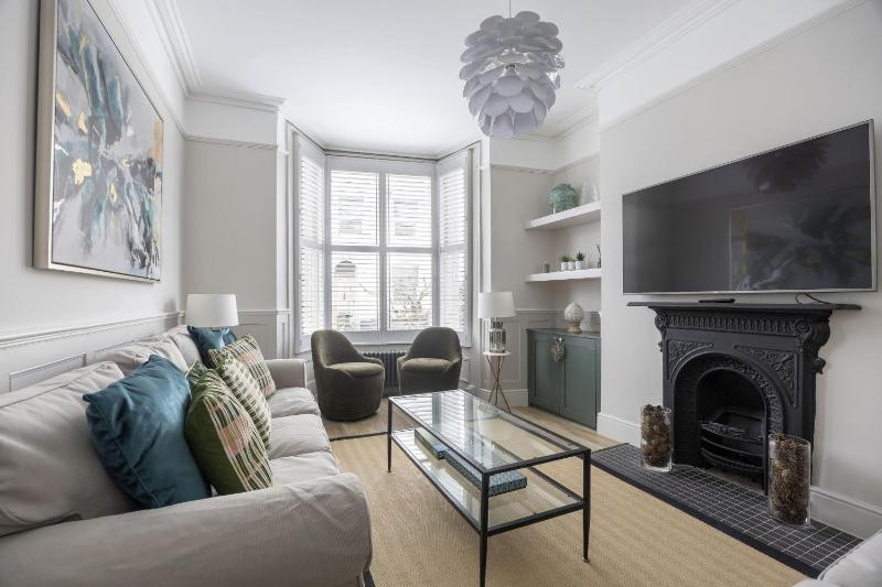 Stunning 5 Bed Regency Home - image 45