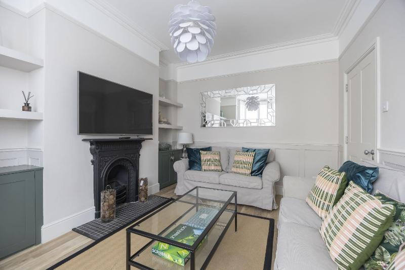 Stunning 5 Bed Regency Home - image 36