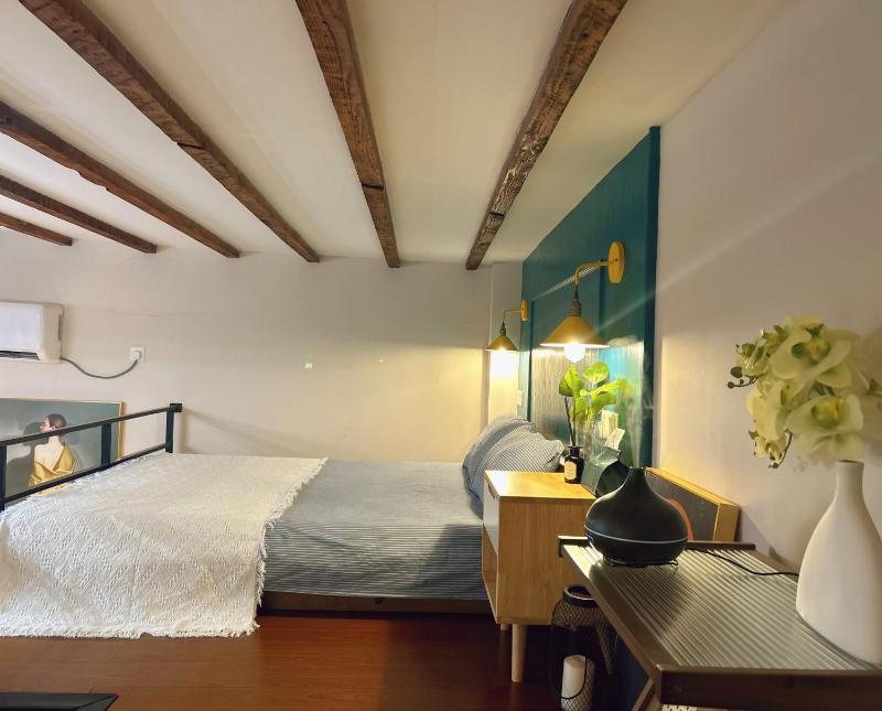 Shanghai Hills & ZINN City Bnb Near Line13 Mid Huaihai Rd & Changle Rd - image 9