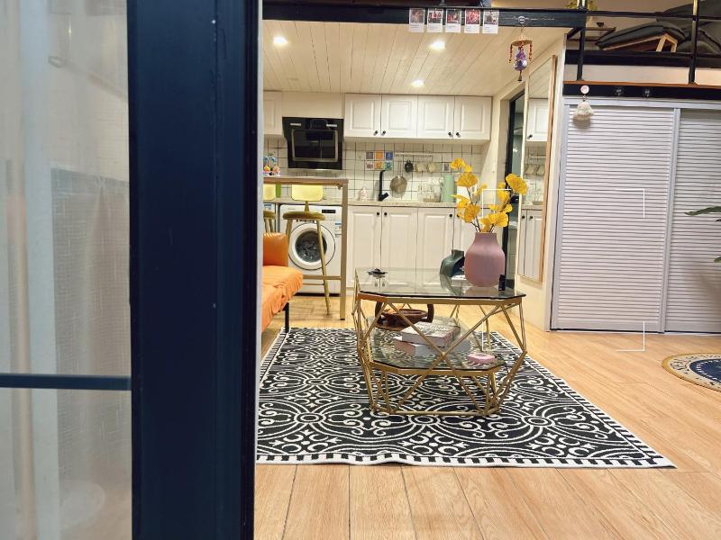 Shanghai Hills & ZINN City Bnb Near Line13 Mid Huaihai Rd & Changle Rd - image 16