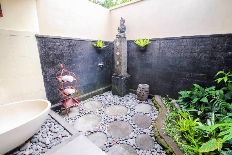 Ubud Garden View Suite Relaxing Pool Stay - image 11