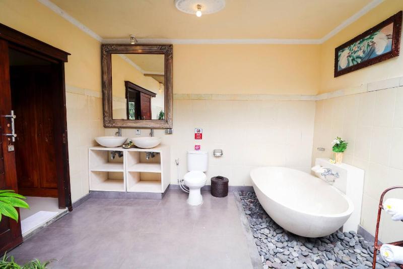 Ubud Garden View Suite Relaxing Pool Stay - image 10