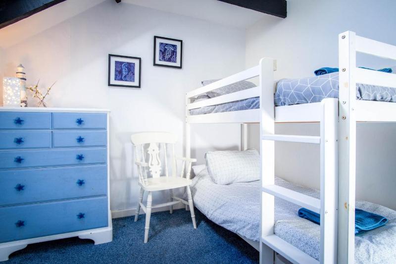 Penthouse At The Mews - 2 Bed Pet Friendly Apartment - Tenby - image 38