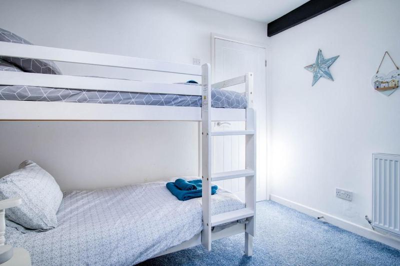 Penthouse At The Mews - 2 Bed Pet Friendly Apartment - Tenby - image 27