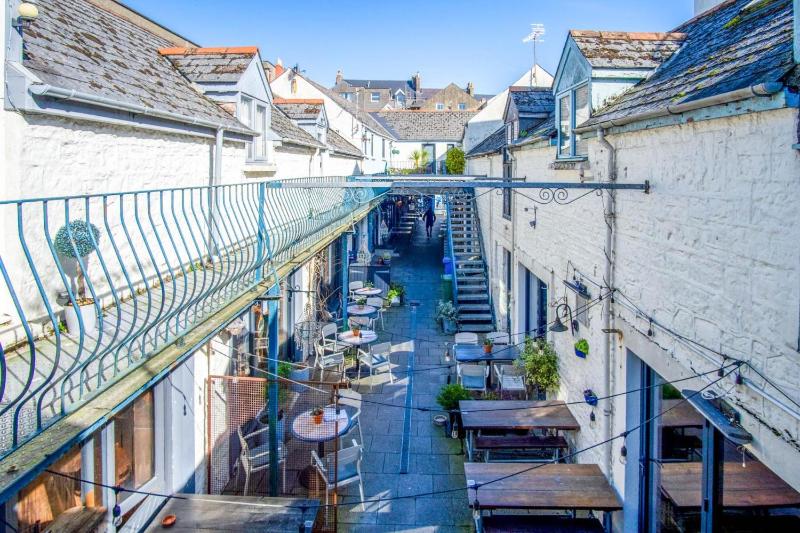 Penthouse At The Mews - 2 Bed Pet Friendly Apartment - Tenby - image 26