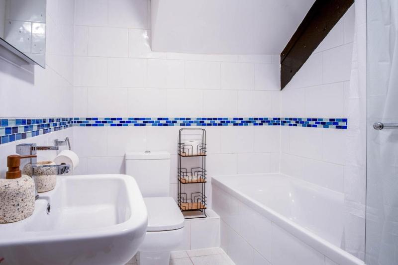 Penthouse At The Mews - 2 Bed Pet Friendly Apartment - Tenby - image 2