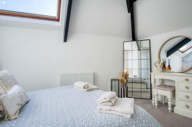 Penthouse At The Mews - 2 Bed Pet Friendly Apartment - Tenby - image 20