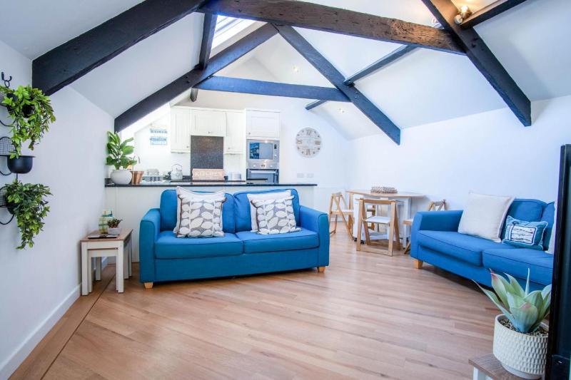 Penthouse At The Mews - 2 Bed Pet Friendly Apartment - Tenby - image 36