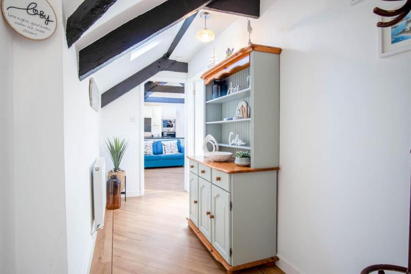 Penthouse At The Mews - 2 Bed Pet Friendly Apartment - Tenby - image 42