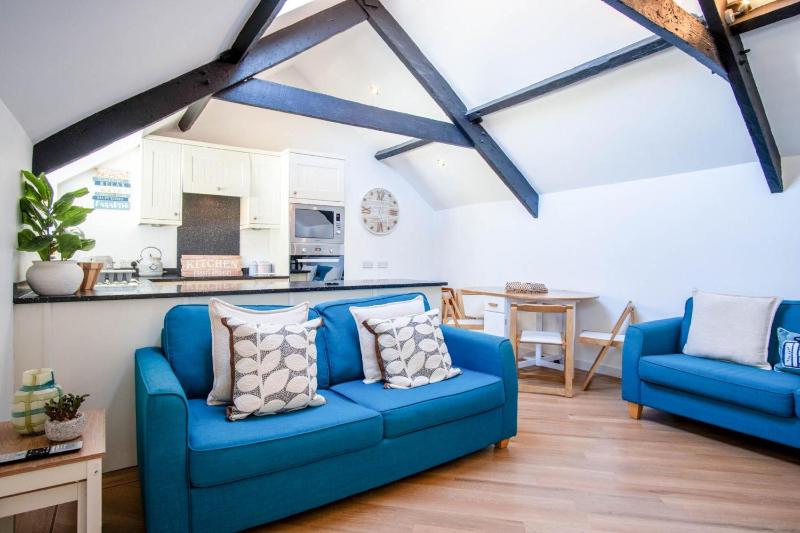 Penthouse At The Mews - 2 Bed Pet Friendly Apartment - Tenby - image 12