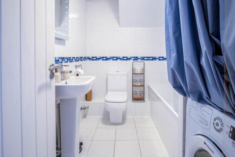 Penthouse At The Mews - 2 Bed Pet Friendly Apartment - Tenby - image 14