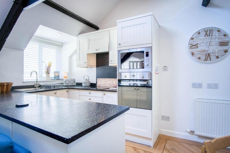 Penthouse At The Mews - 2 Bed Pet Friendly Apartment - Tenby - image 31