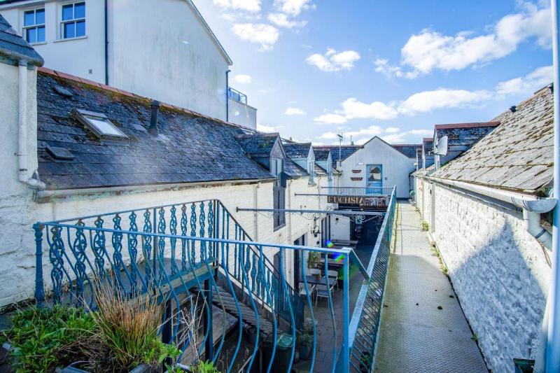 Penthouse At The Mews - 2 Bed Pet Friendly Apartment - Tenby - image 22
