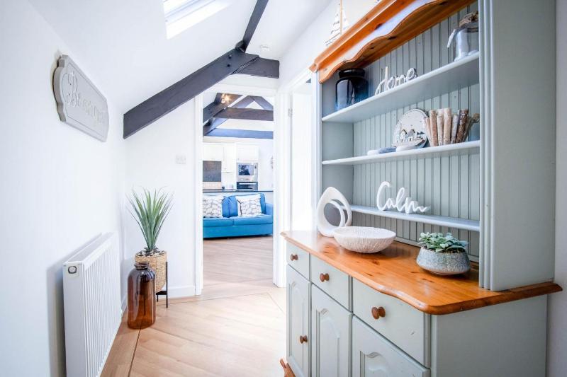 Penthouse At The Mews - 2 Bed Pet Friendly Apartment - Tenby - image 23