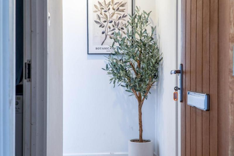 Penthouse At The Mews - 2 Bed Pet Friendly Apartment - Tenby - image 28