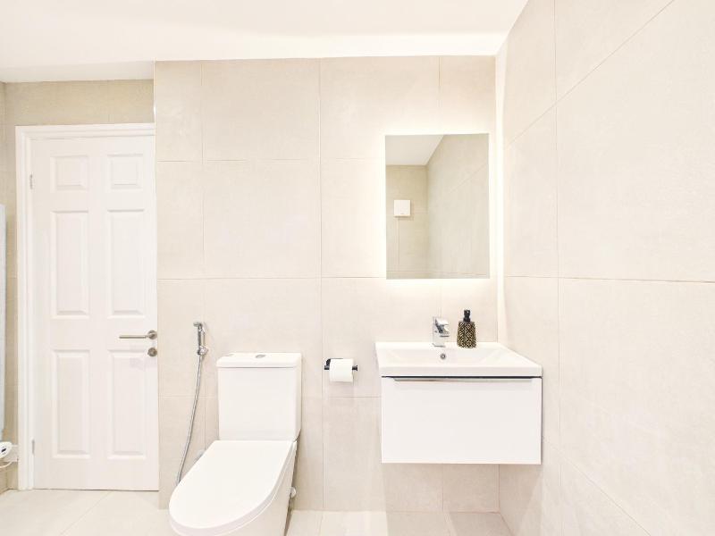 NEW Artisan Apartment by Signature Stays - Modern - Spacious - Parking - image 15