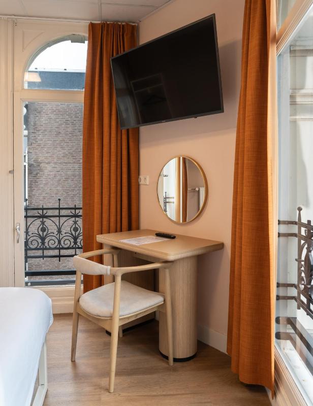 CS Hotel - image 8