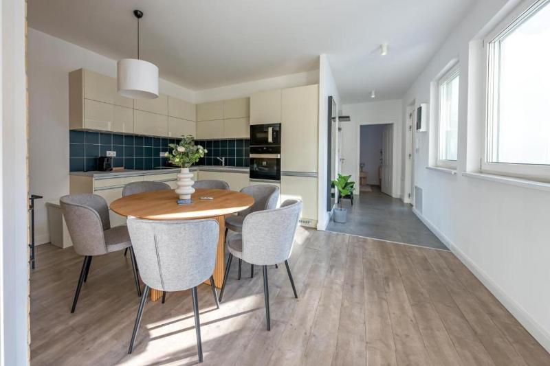 Central Apartment With Terrace - L12 - image 3