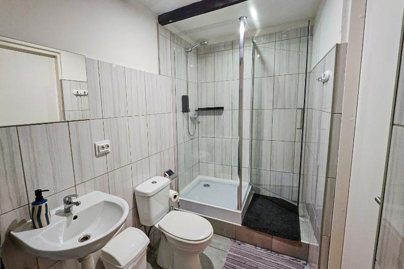 Central Hostel - image 5
